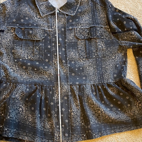 POL Black Paisley Lightweight Cotton Top (or worn as a Jacket) - Picture 11 of 13